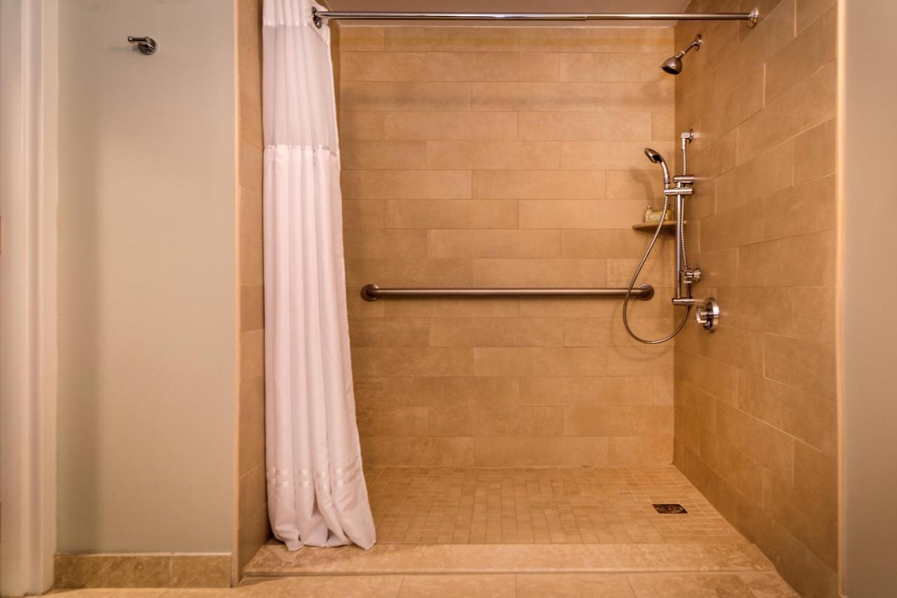 Standard King Room - Disability Access at Water's Edge Resort & Spa