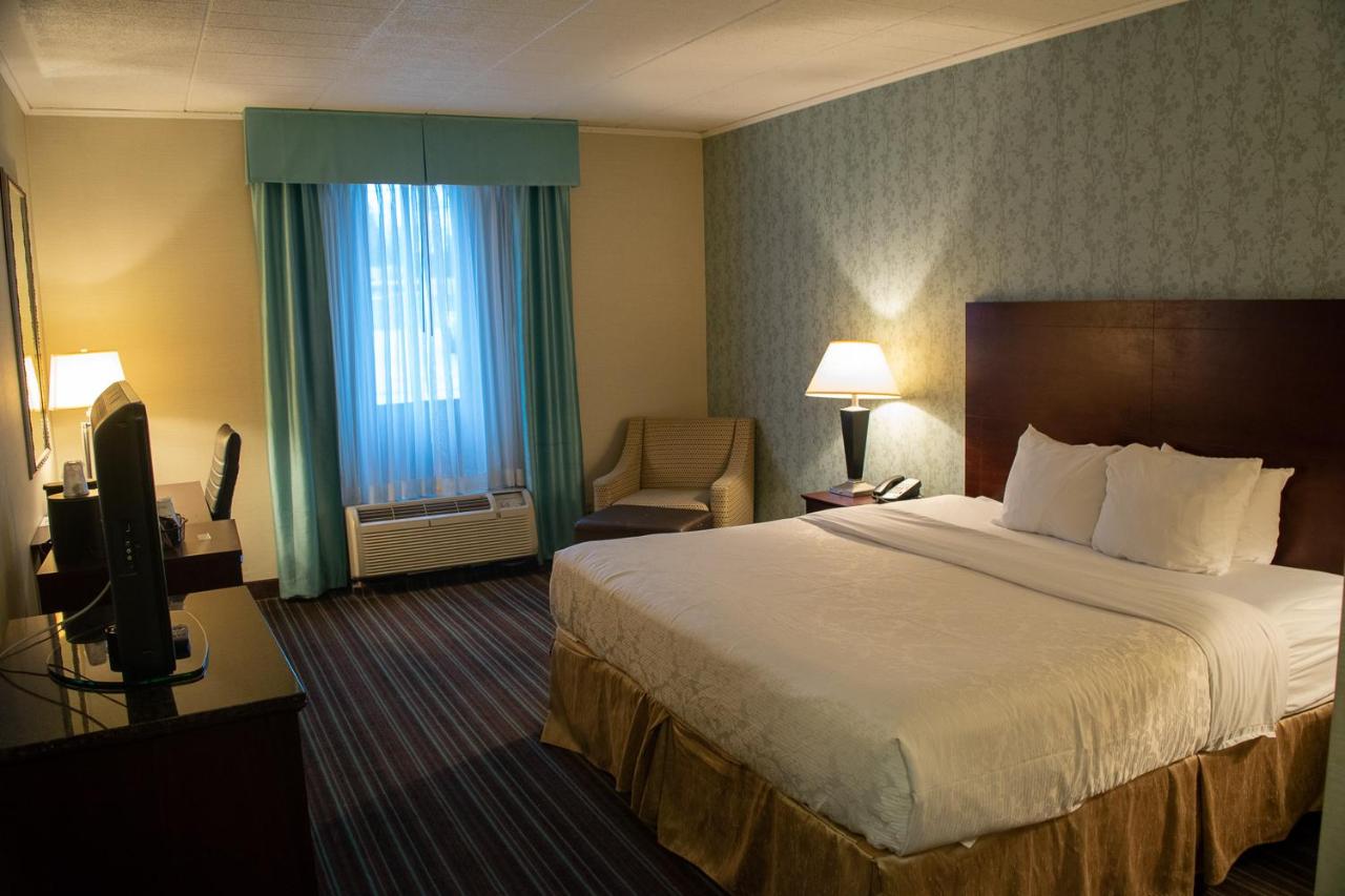 King Room - Non-Smoking at Lockport Hotel