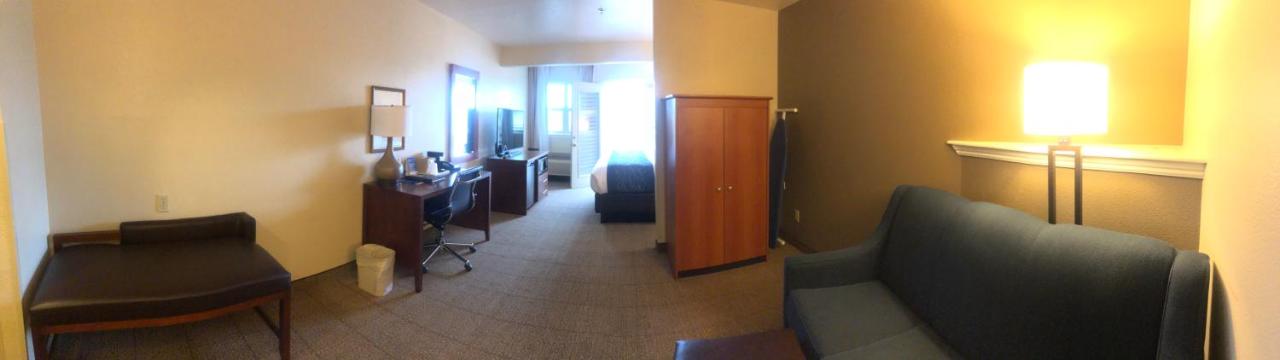 King Suite with Balcony - Non-Smoking at Comfort Inn & Suites Ukiah Mendocino County