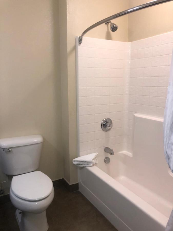 King Suite - Accessible/Non-Smoking at Comfort Inn & Suites Ukiah Mendocino County