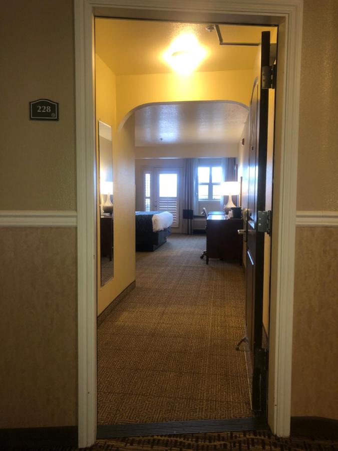 King Suite with Balcony - Non-Smoking at Comfort Inn & Suites Ukiah Mendocino County