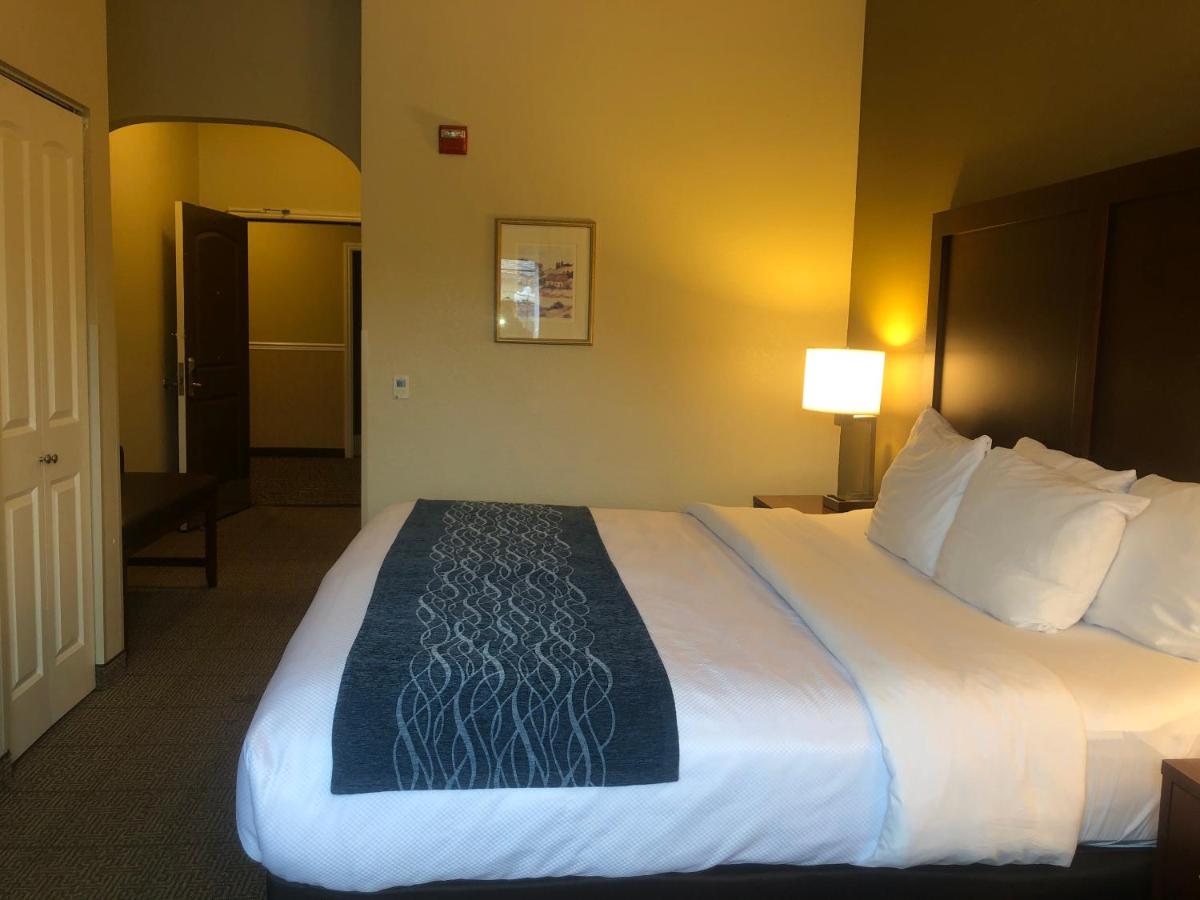 King Room - Disability Access/Non-Smoking at Comfort Inn & Suites Ukiah Mendocino County