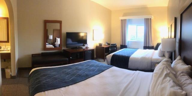 Queen Room with Two Queen Beds - Non-Smoking at Comfort Inn & Suites Ukiah Mendocino County