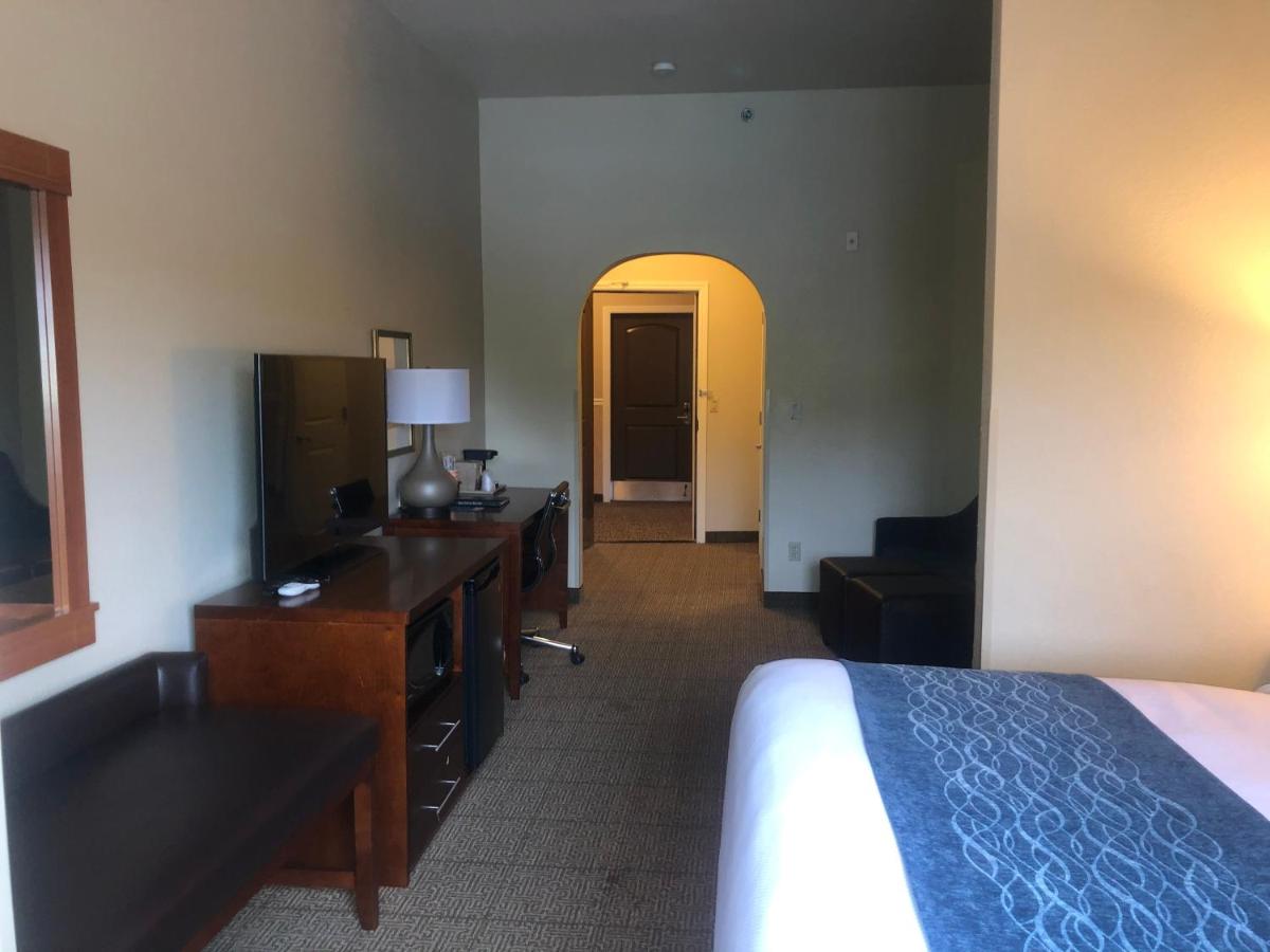 King Room (2 Adults) - Non-Smoking at Comfort Inn & Suites Ukiah Mendocino County