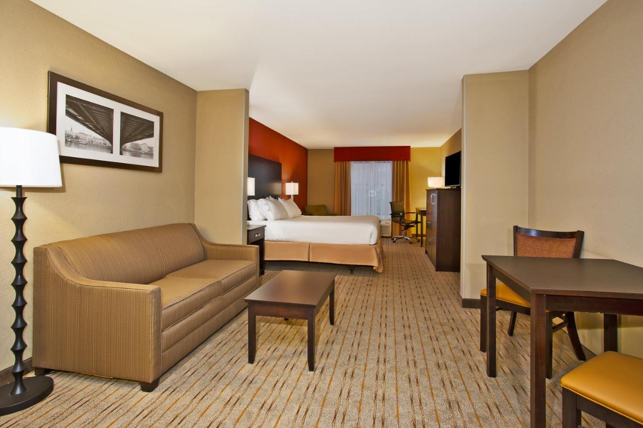 Deluxe Suite - Hearing Accessible - Non-Smoking at Holiday Inn Express & Suites Springfield - Dayton Area, an IHG Hotel
