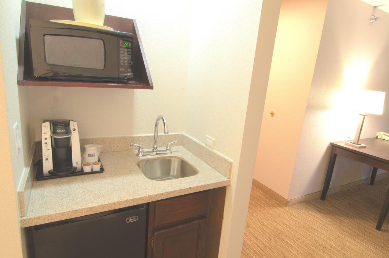  | Holiday Inn Express Hotel & Suites Chicago - Libertyville