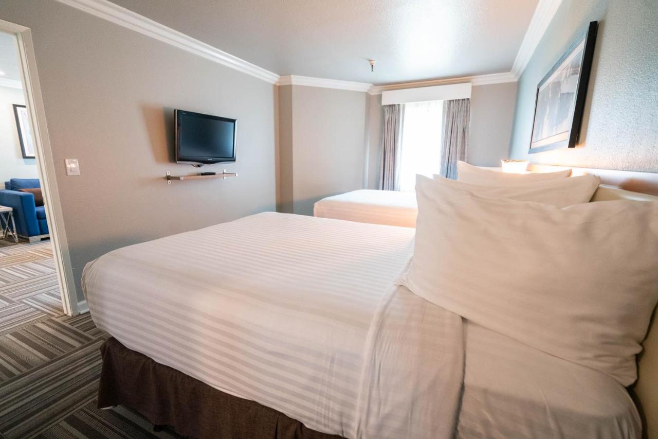 Renovated Deluxe Double Double at Alexis Park All Suite Resort