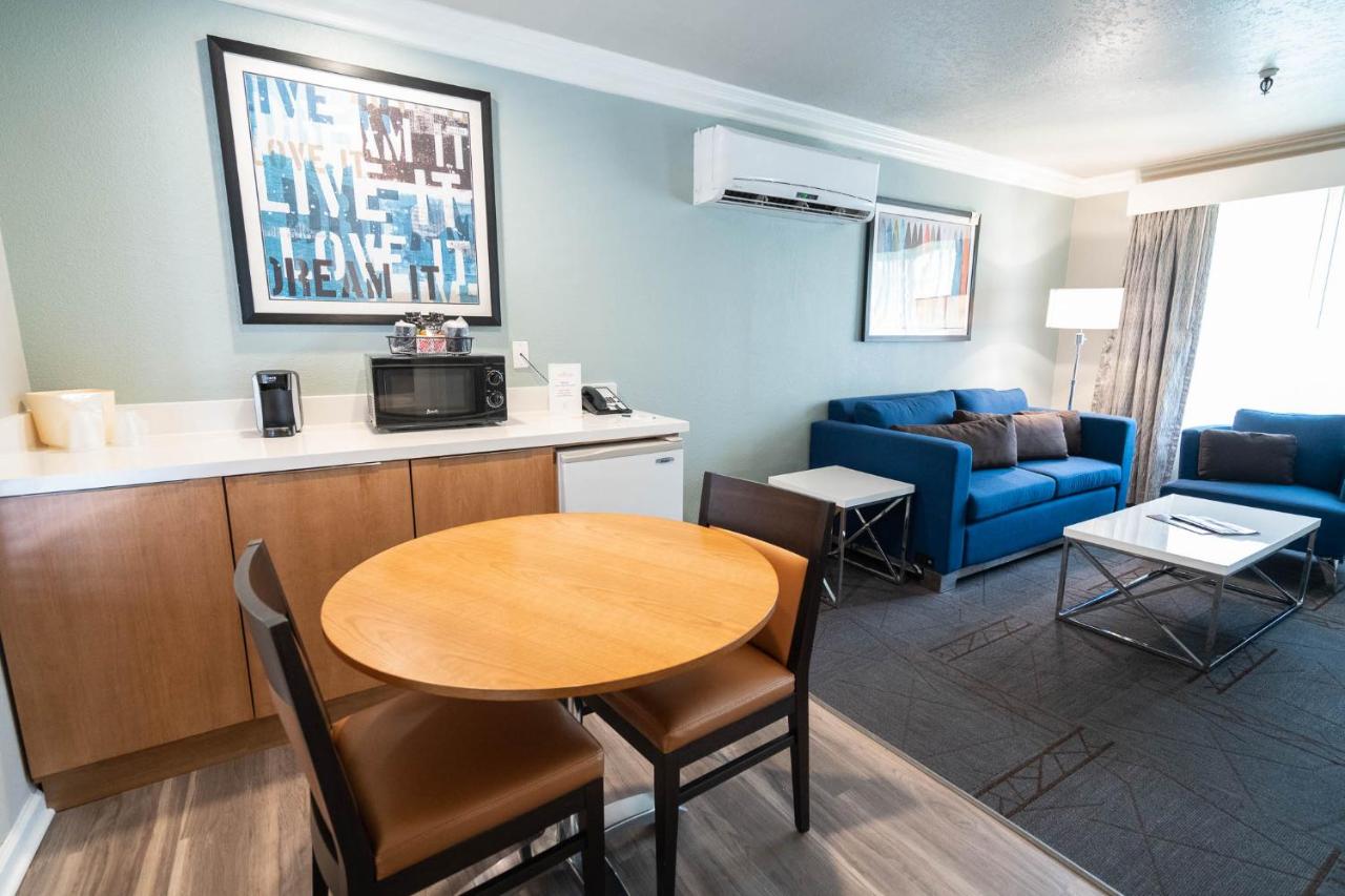 Renovated Deluxe King at Alexis Park All Suite Resort