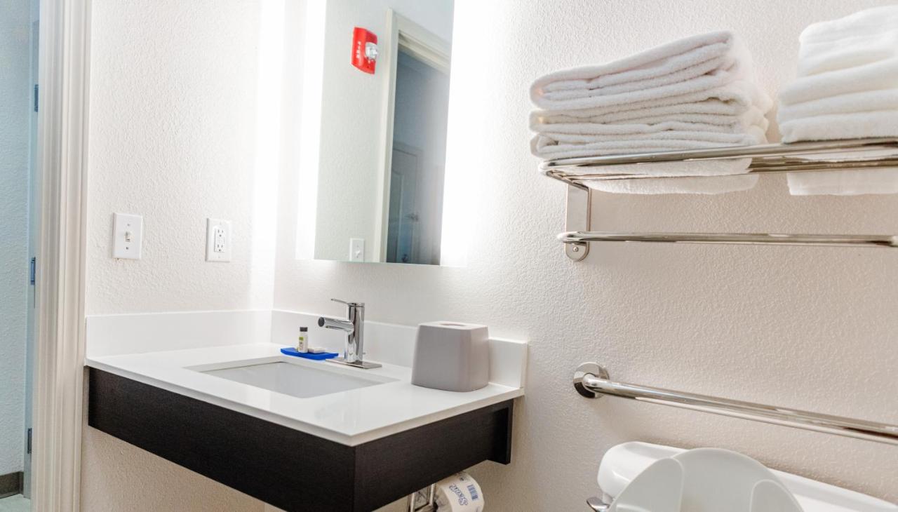 Queen Room with Two Queen Beds - Disability Access at Holiday Inn Express Greenville by IHG