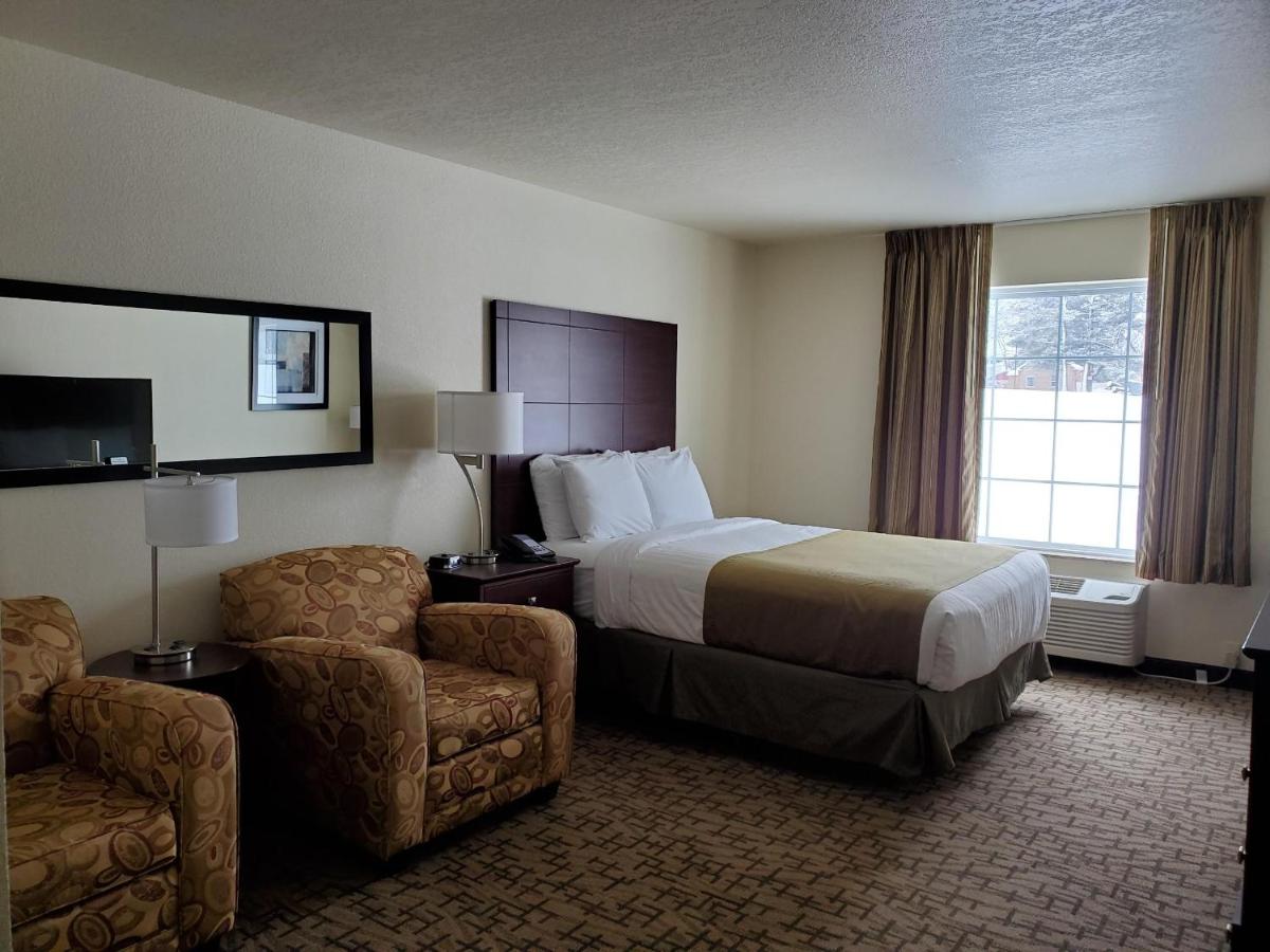 Queen Room at Cobblestone Inn & Suites - Barron