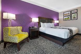 Room #46506738 at La Quinta Inn & Suites by Wyndham Pearland - Houston South