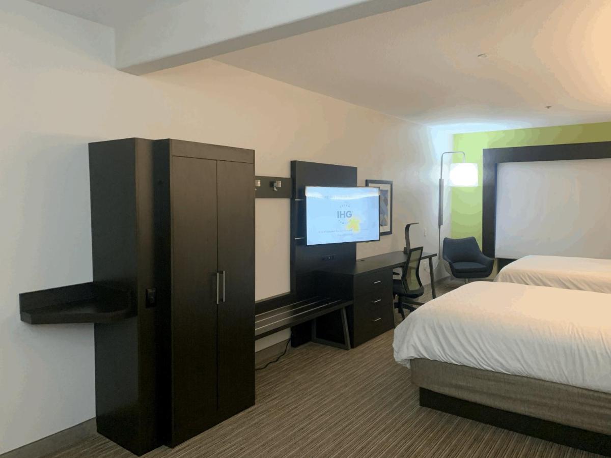 Queen Room with Two Queen Beds at Holiday Inn Express Greenville by IHG