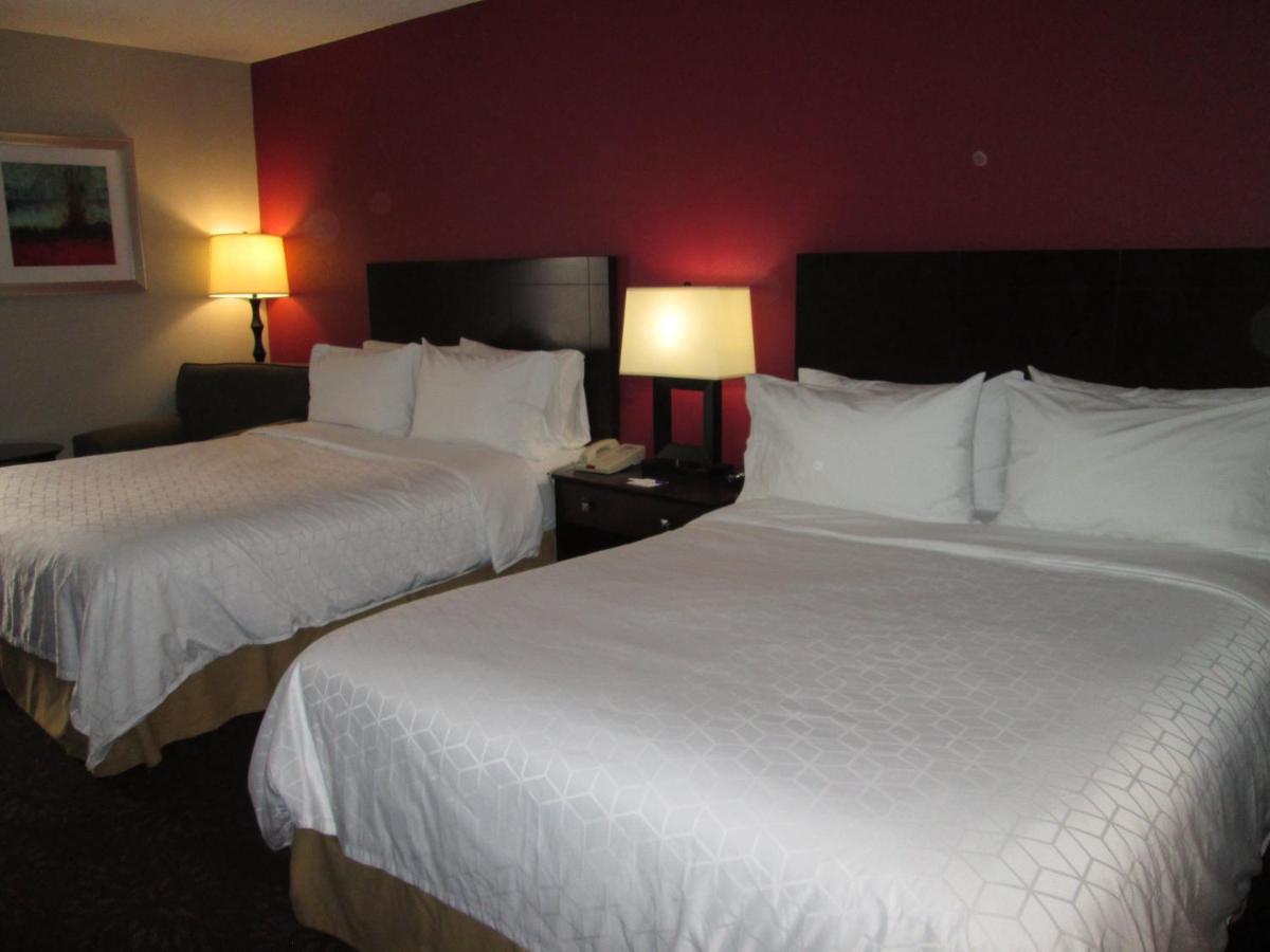 Queen Room with Two Queen Beds - Hearing Accessible at Holiday Inn Express Cloverdale - (Greencastle) by IHG