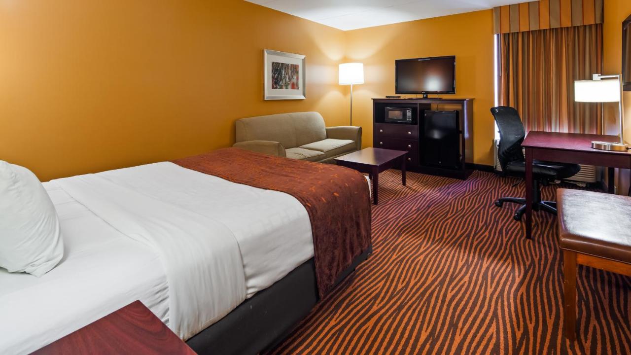Queen Room with Sofa Bed at Best Western Executive Hotel Of New Haven - West Haven