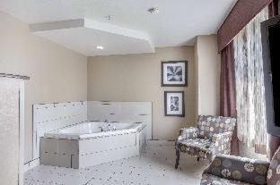 Room #41255536 at La Quinta Inn & Suites by Wyndham Meridian / Boise West