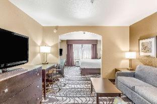 Room #41255536 at La Quinta Inn & Suites by Wyndham Meridian / Boise West