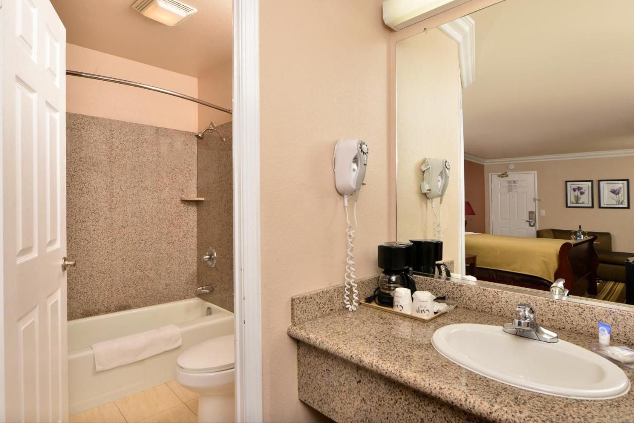 One-Bedroom King Suite - Non-Smoking at Inn By The SFO