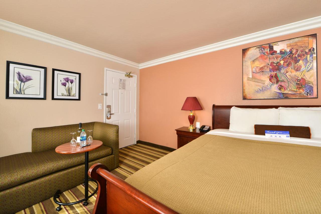 One-Bedroom King Suite - Non-Smoking at Inn By The SFO