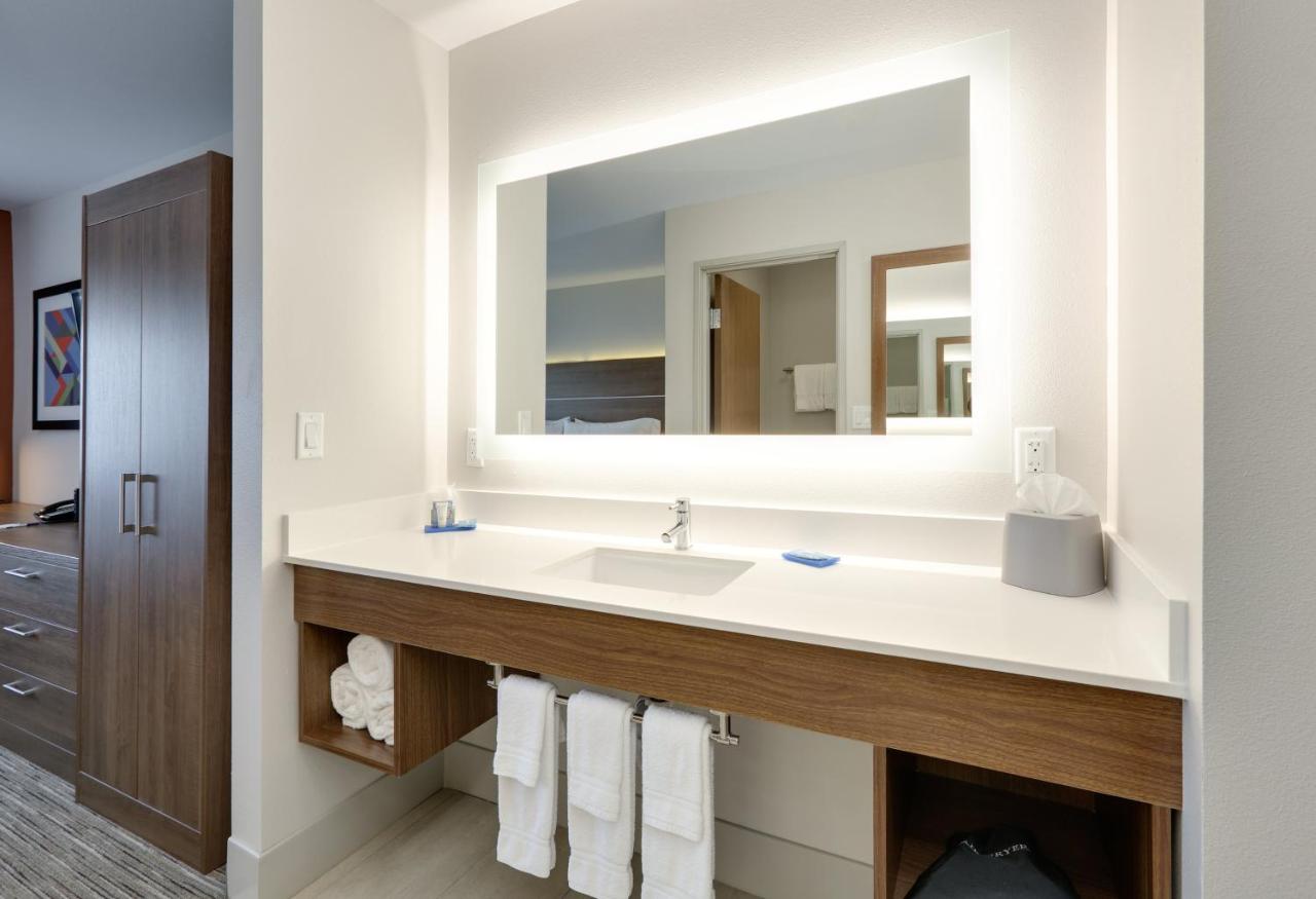 Junior Suite at Holiday Inn Express Hotel & Suites Scottsbluff-Gering by IHG