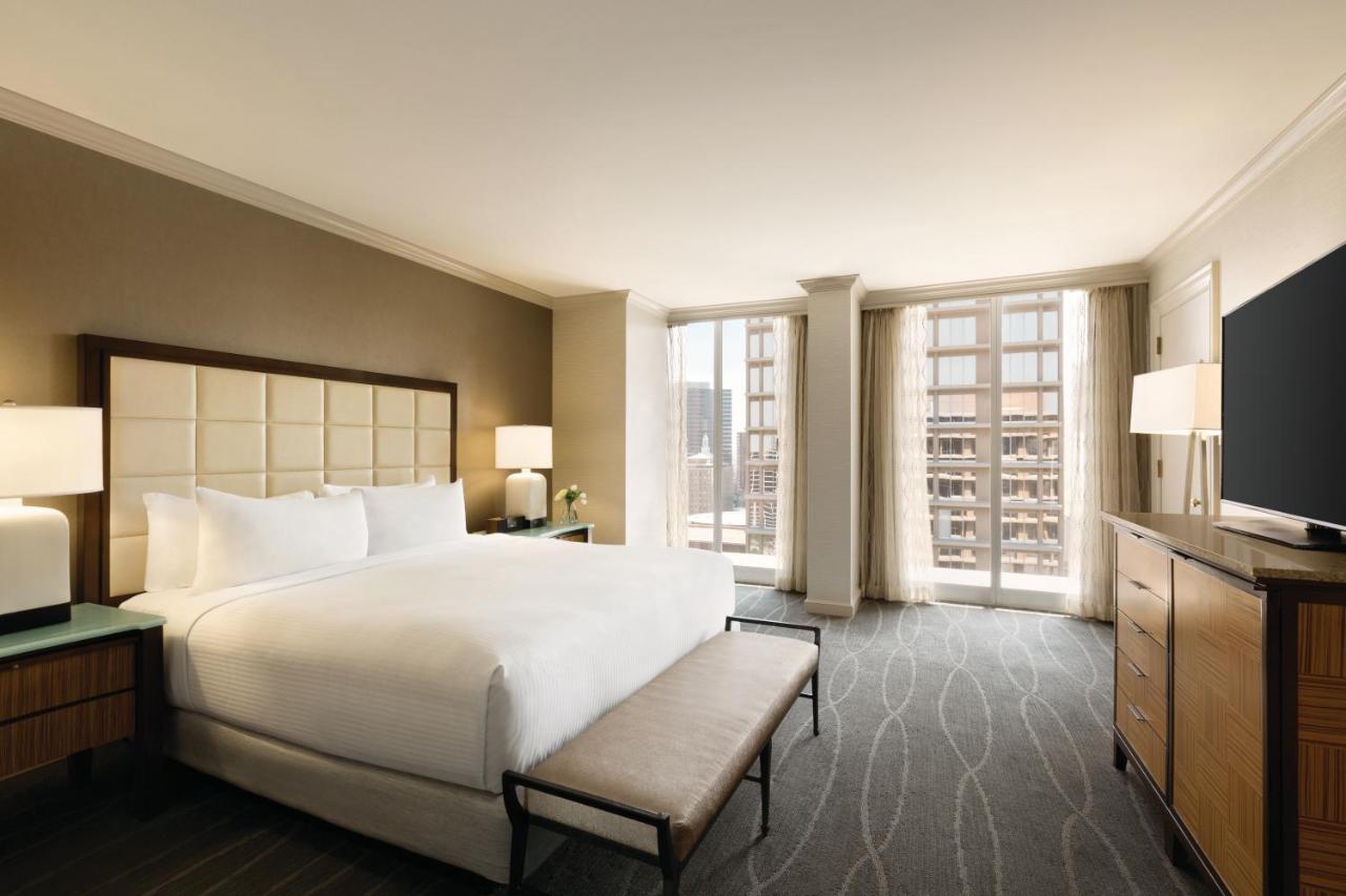 Deluxe King Room at Fairmont Dallas