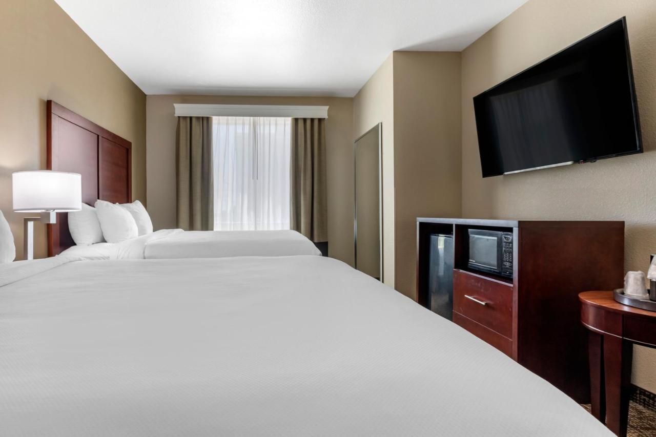 Queen Room with Two Queen Beds at Comfort Inn & Suites Fort Worth West I-30 NAS JRB