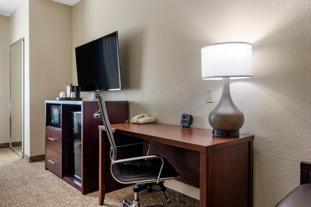 King Room - Accessible/Non-Smoking at Comfort Inn & Suites Fort Worth West I-30 NAS JRB