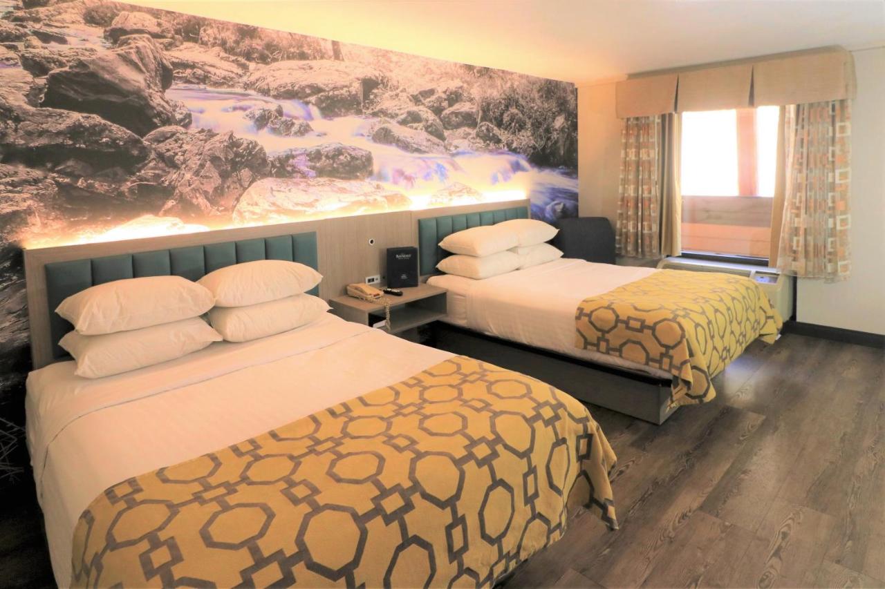 Queen Room with Two Queen Beds - Non-Smoking at Baymont by Wyndham Gatlinburg On The River