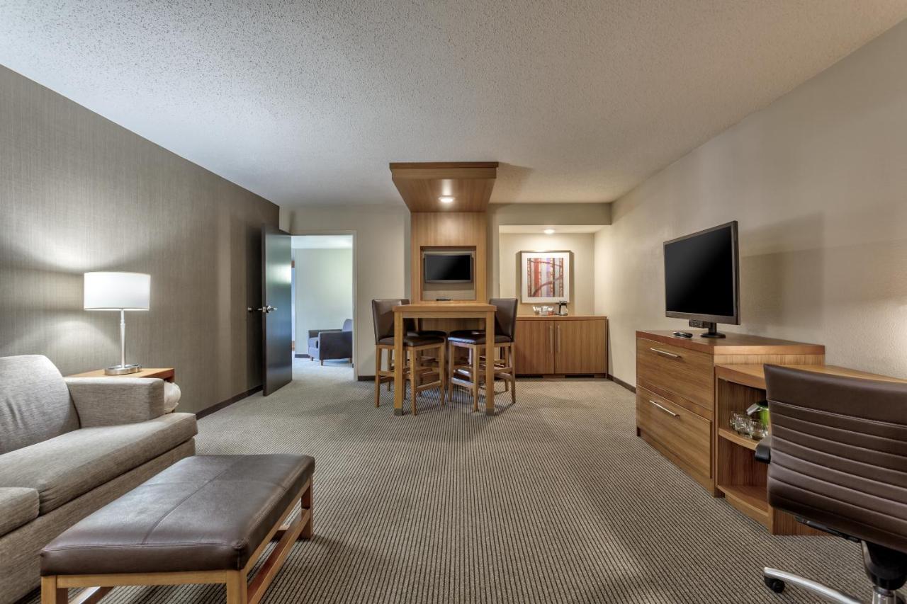 One-Bedroom Queen Suite at Hyatt Place Minneapolis Downtown