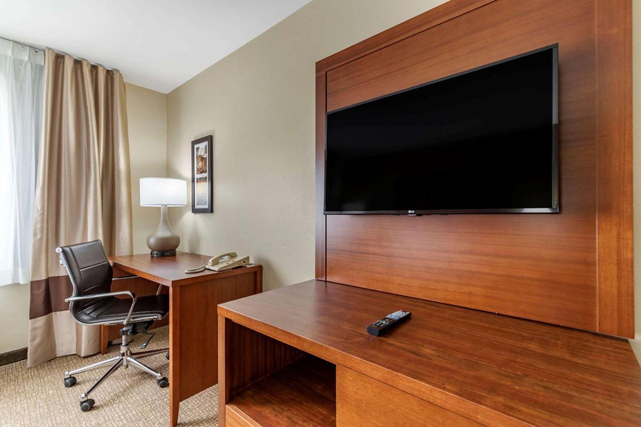 Queen Room with Two Queen Beds at Comfort Inn & Suites Texas Hill Country