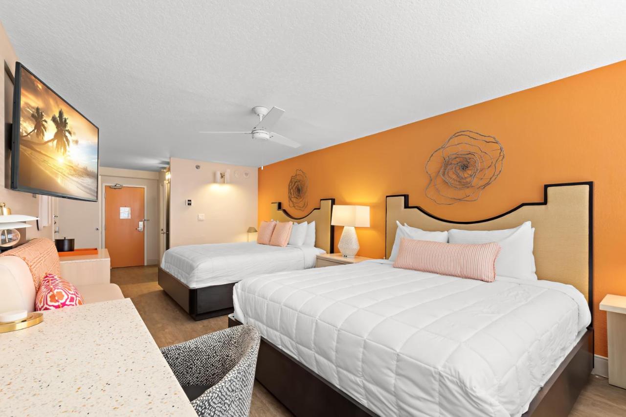 Deluxe Double Room with Balcony at Bellwether Beach Resort