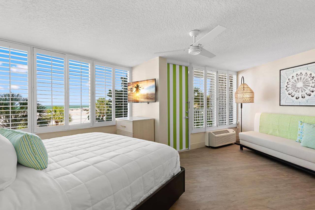 King Suite with Sea View at Bellwether Beach Resort