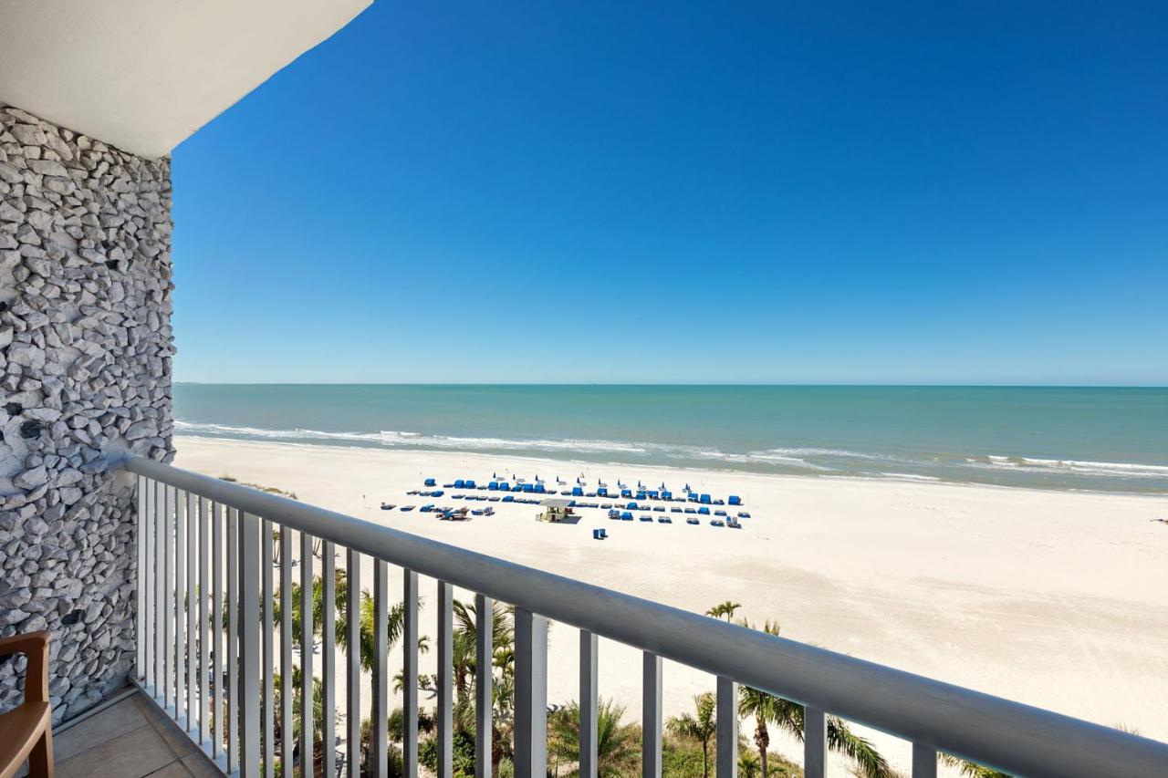 King Suite with Sea View at Bellwether Beach Resort