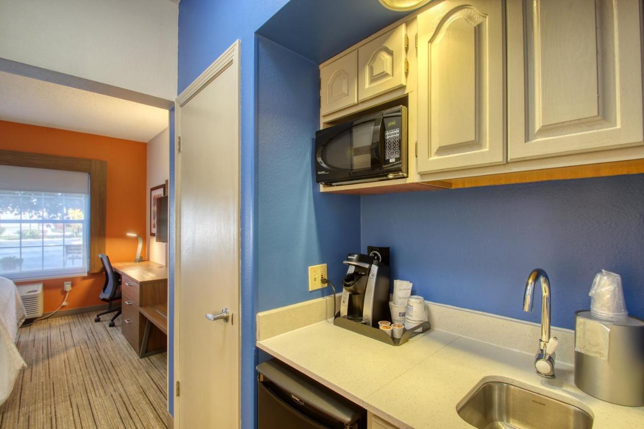 King Suite - Non-Smoking at Holiday Inn Express Hotel & Suites Oshkosh by IHG