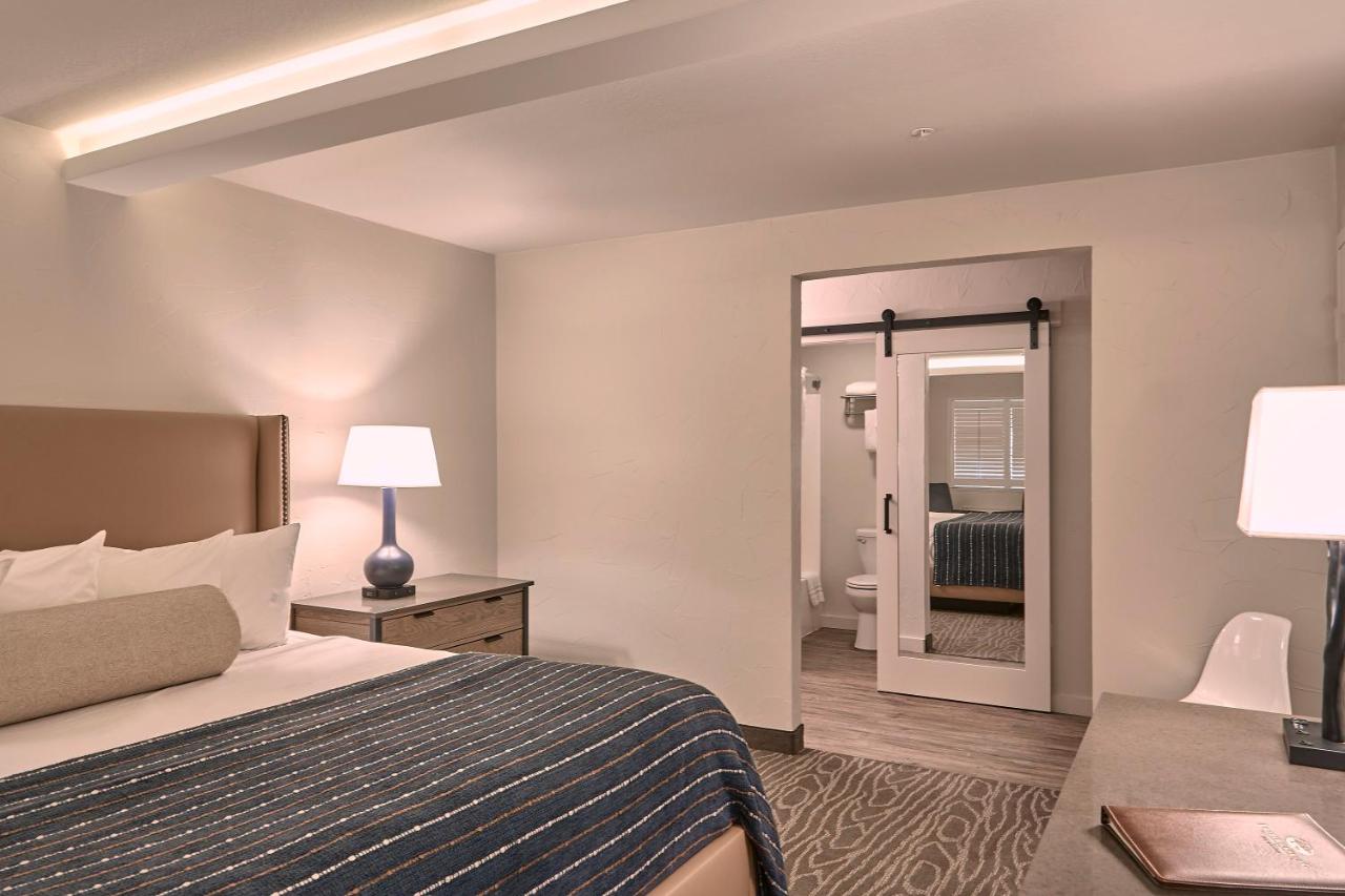 Queen Room - Disability Access at Fredericksburg Inn & Suites