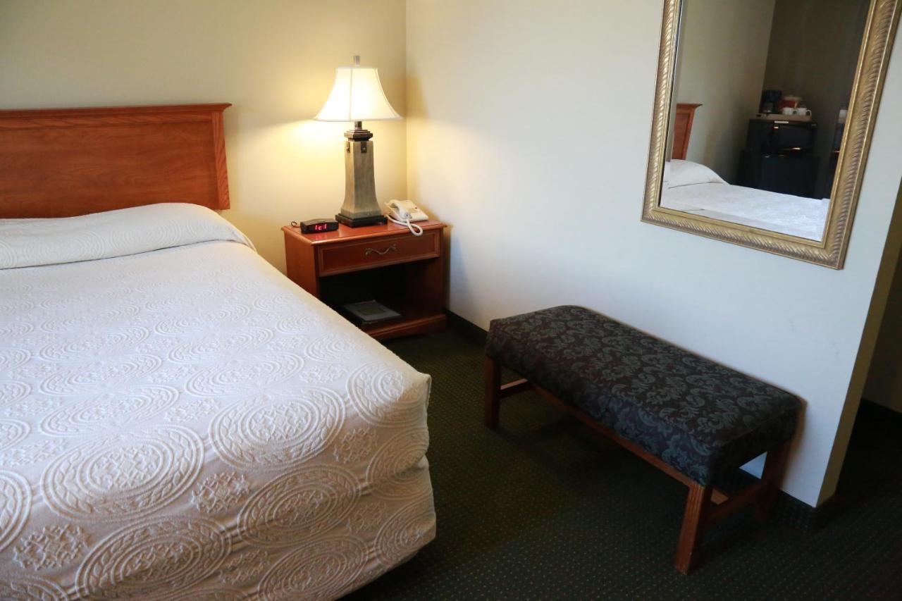 Standard Queen Room at Horizon Inn and Suites