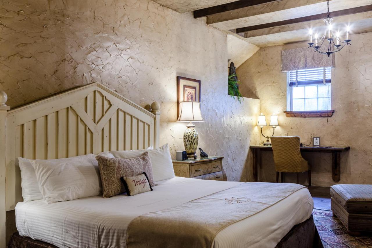 Club Room/ Coach Room at The Inn At Leola Village, a Historic Hotel of America