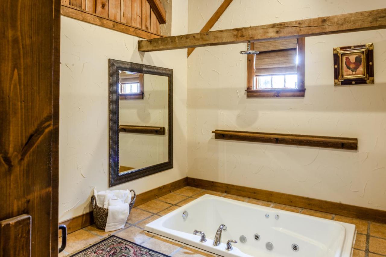 King Room with Spa Bath at The Inn At Leola Village, a Historic Hotel of America