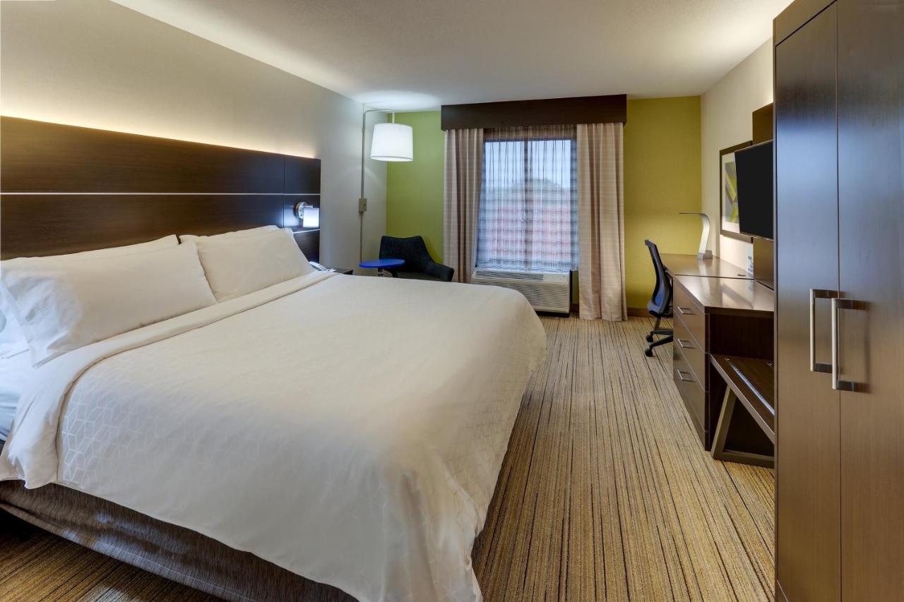 King Room - Mobility Accessible Tub at Holiday Inn Express & Suites Troy by IHG