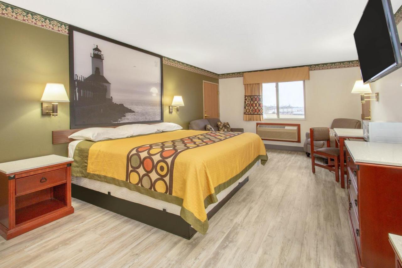 King Suite - Non-Smoking at Super 8 by Wyndham Bedford