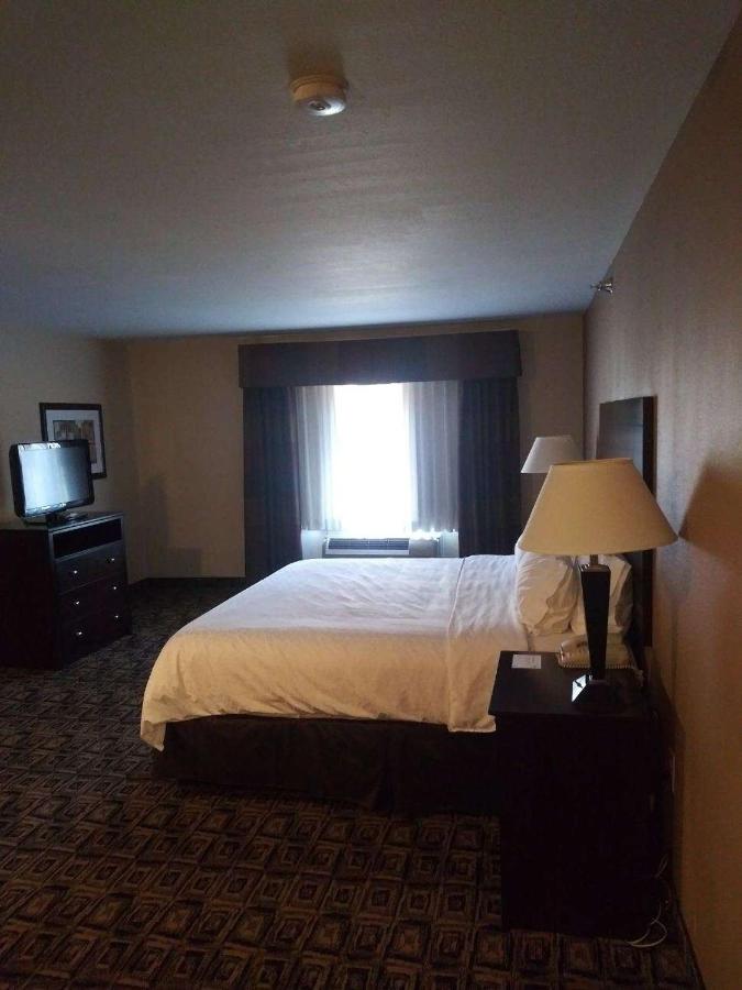 King Room - Disability Access at Holiday Inn Express & Suites Zanesville North by IHG