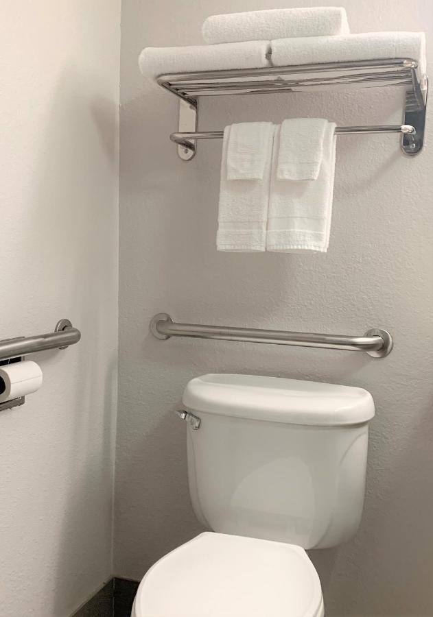 King Room with Roll-in Shower - Disability Access/Non-Smoking at Country Inn & Suites by Radisson, Clarksville, TN