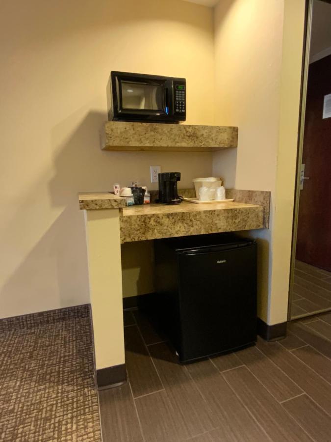 King Suite - Non-Smoking at Comfort Suites Fredericksburg North