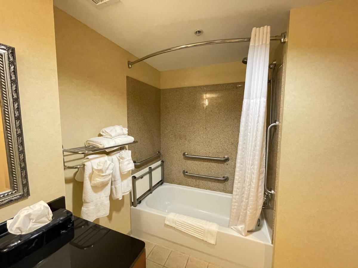 King Room - Accessible/Non-Smoking at Comfort Suites Fredericksburg North