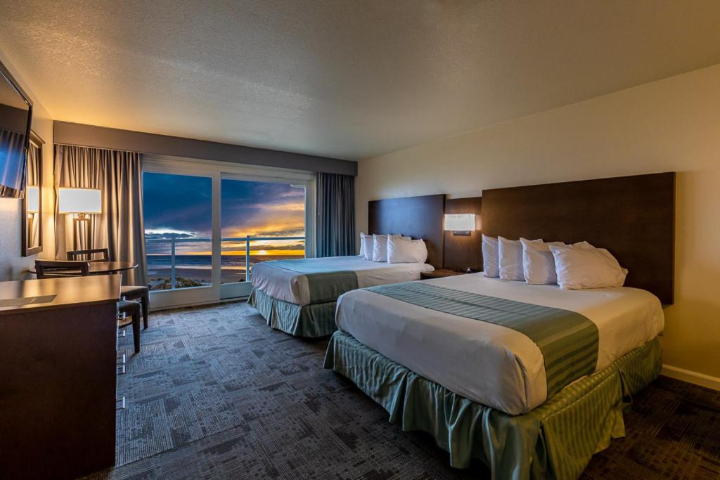 Double Queen Room at Driftwood Shores Resort And Conference Center