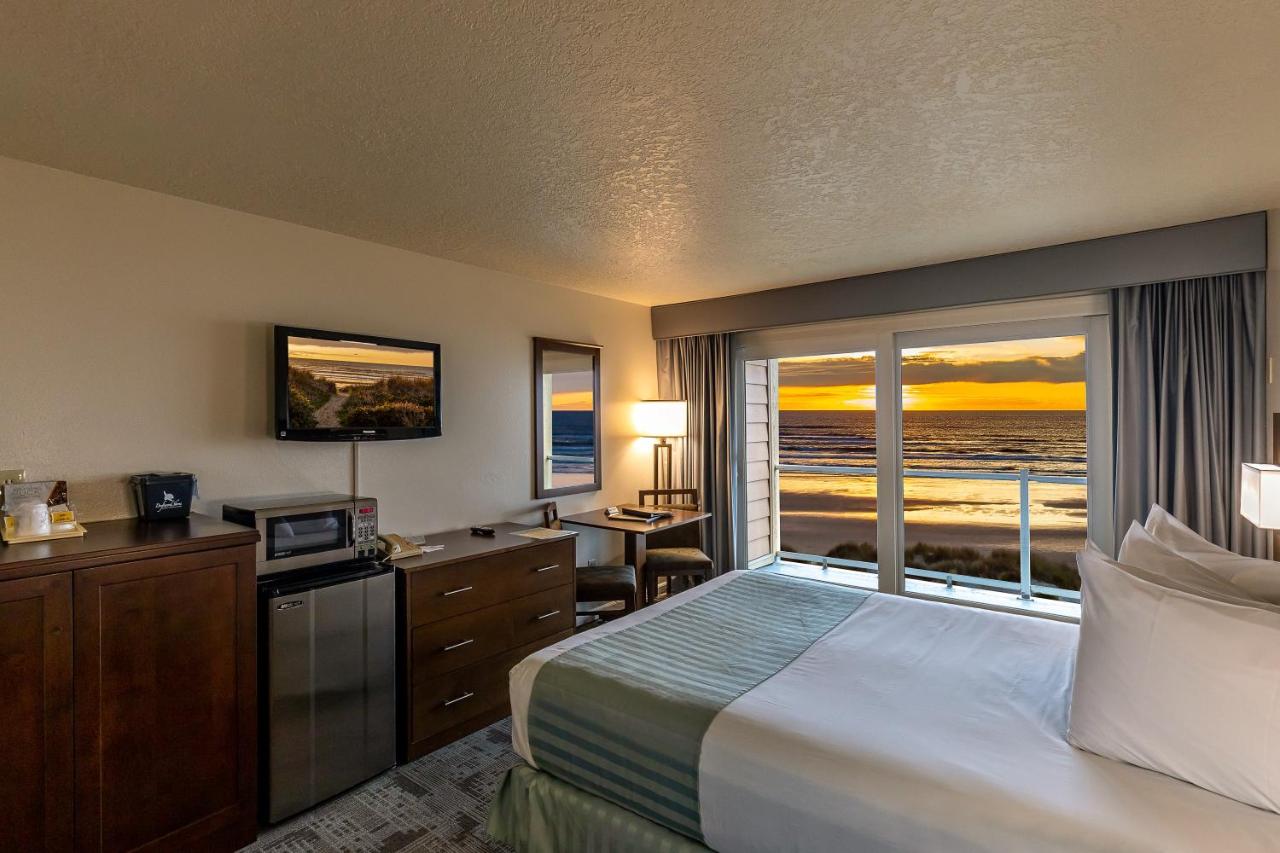 Queen Room at Driftwood Shores Resort And Conference Center