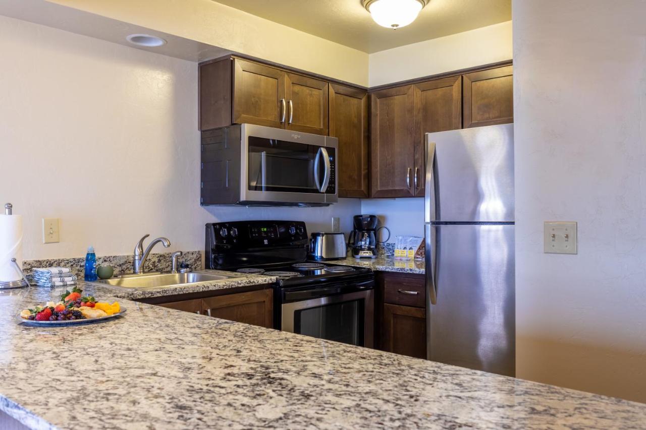 Deluxe King Room at Driftwood Shores Resort And Conference Center
