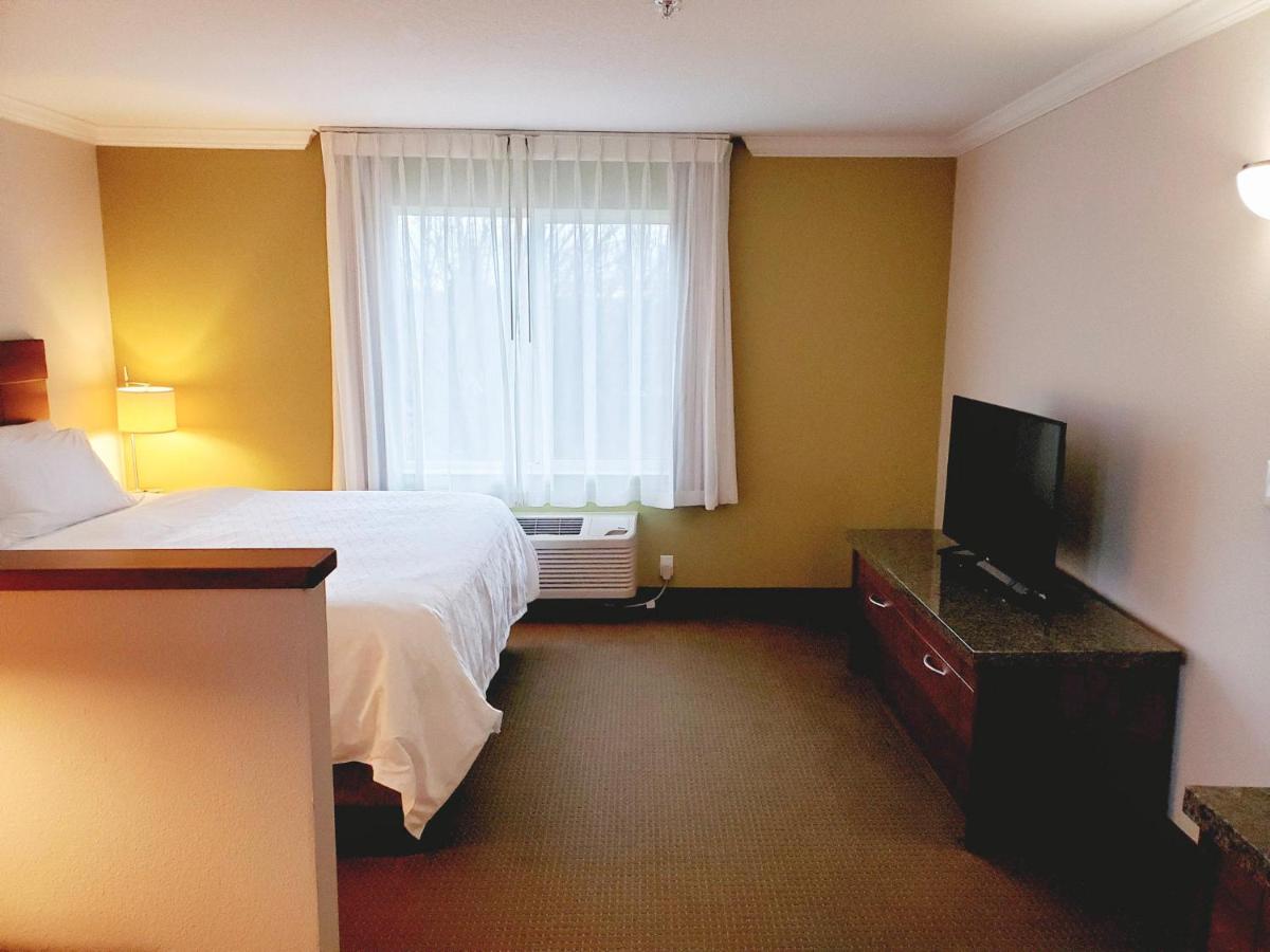 King Suite with Balcony at Holiday Inn Express Hotel & Suites Portland-NW Downtown by IHG