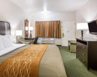 Room #30026513 at The Oakhurst Inn at Yosemite