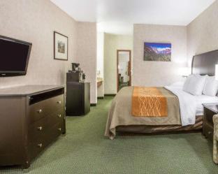 Room #30026513 at The Oakhurst Inn at Yosemite