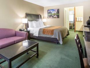 Room #30026513 at The Oakhurst Inn at Yosemite
